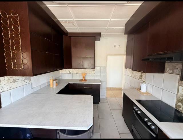 4 BEDROOM HOUSE FOR SALE IN VANDERBIJLPARK CE 2